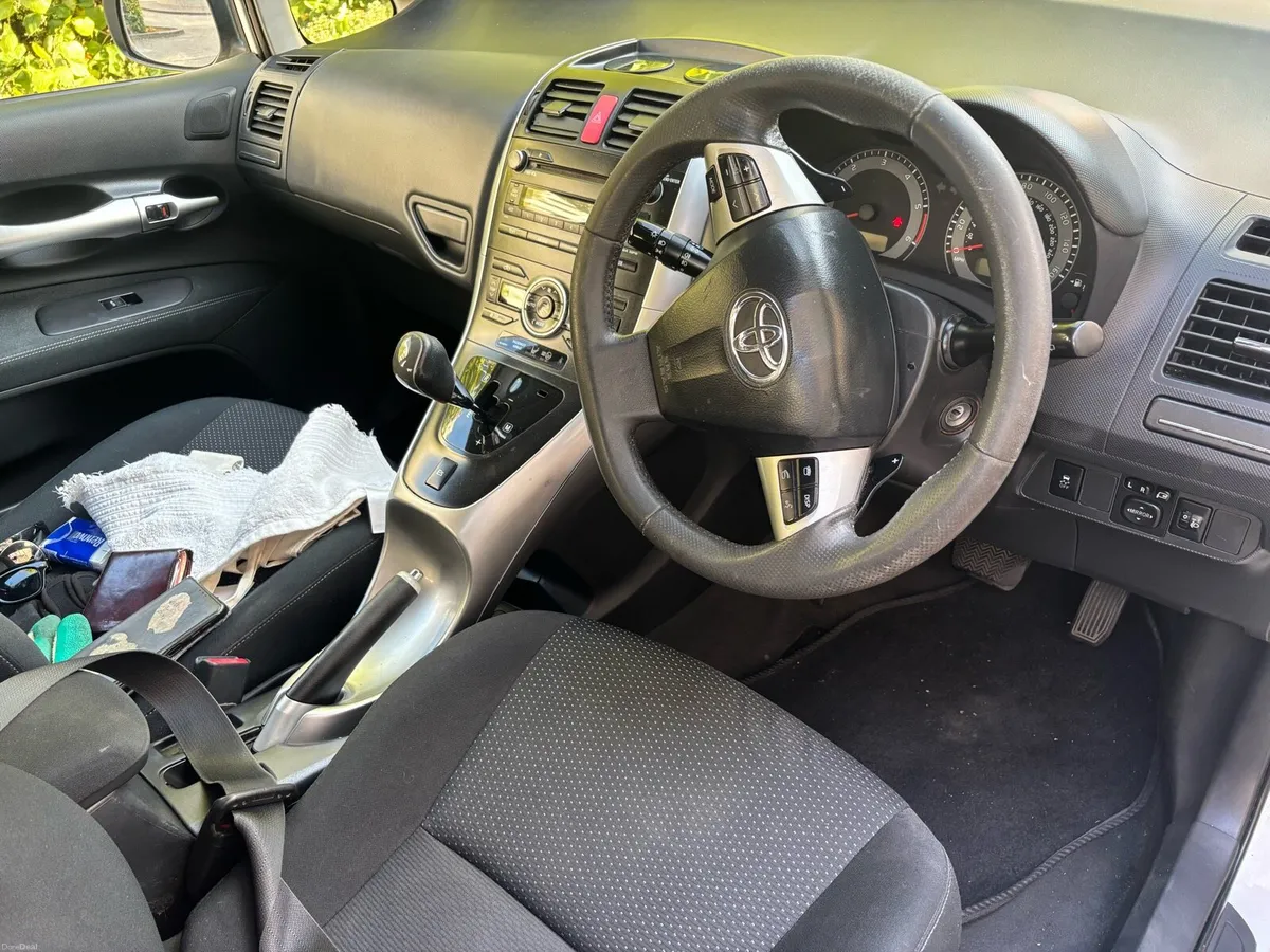 Toyota Auris 1.4 d -4d . Automatic (auto ) - Image 2