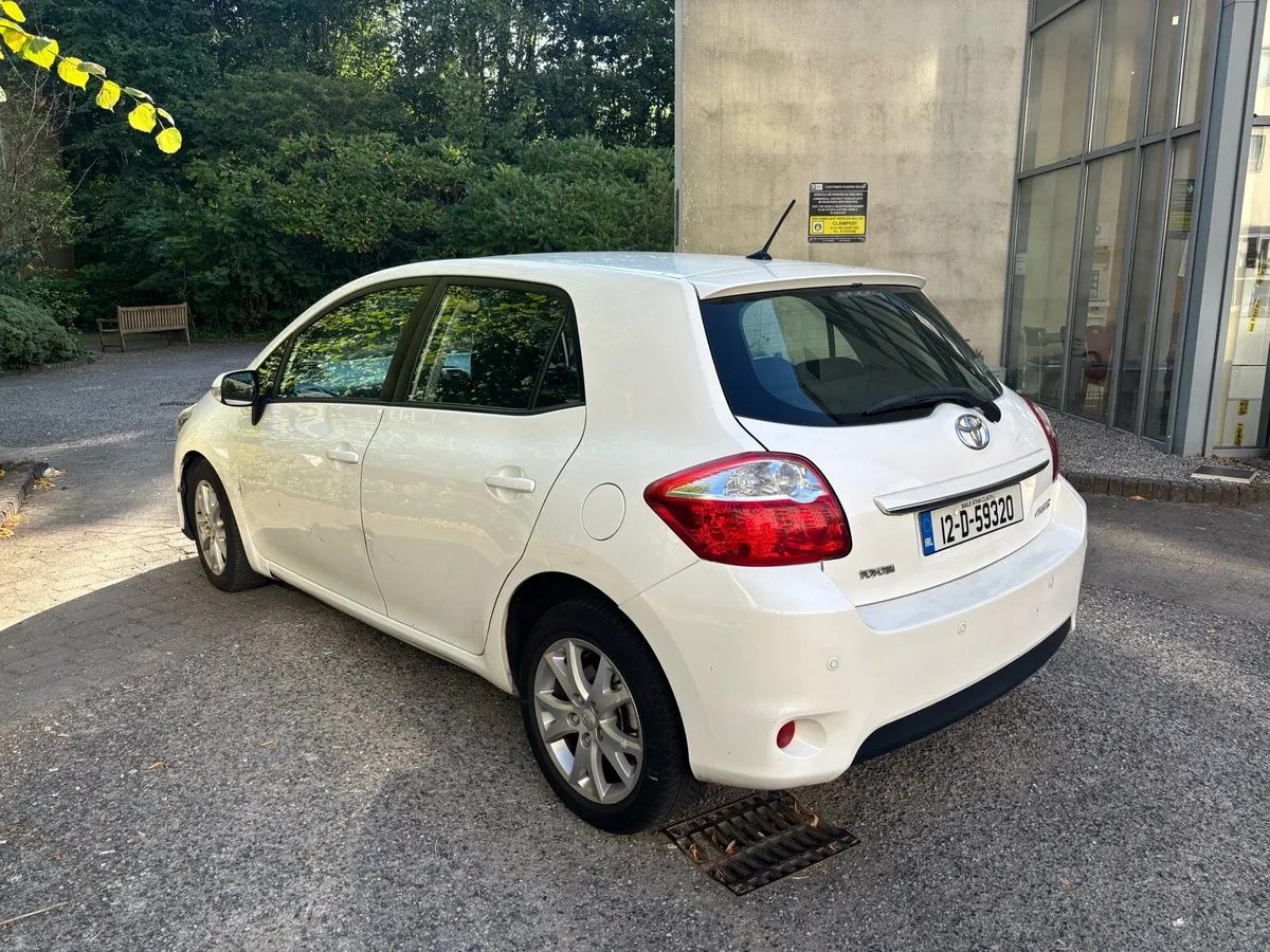 Toyota Auris 1.4 d -4d . Automatic (auto ) - Image 4