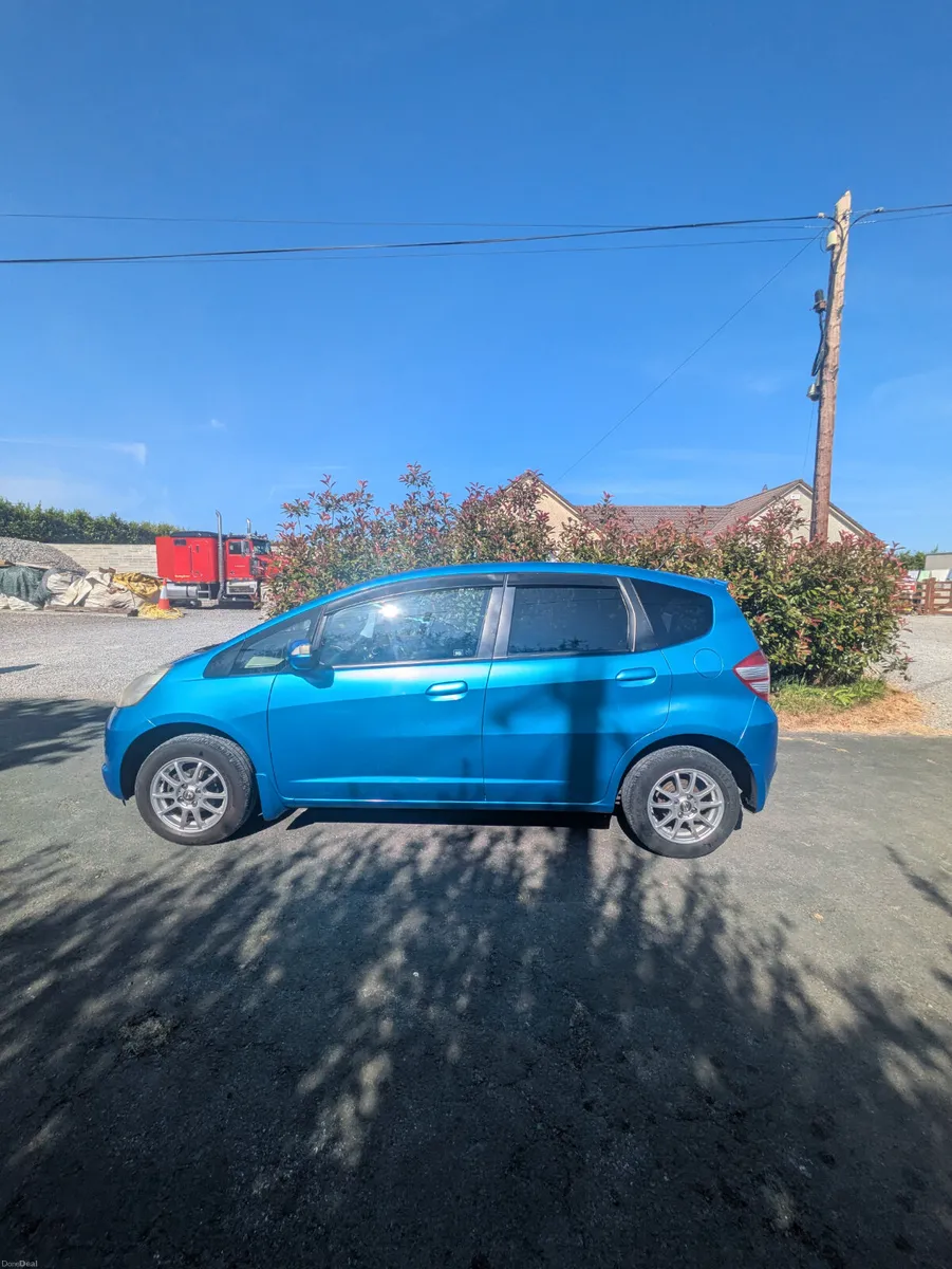 2010 Honda Fit 1.3 Automatic - Image 4