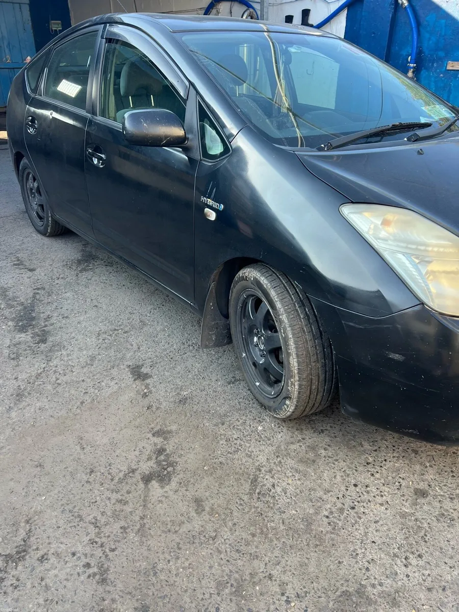Toyota prius - Image 1