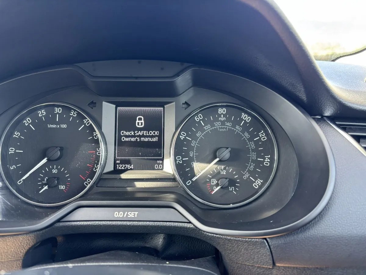 Skoda Octavia Estate 2014 4x4 2.0TDi - Image 6