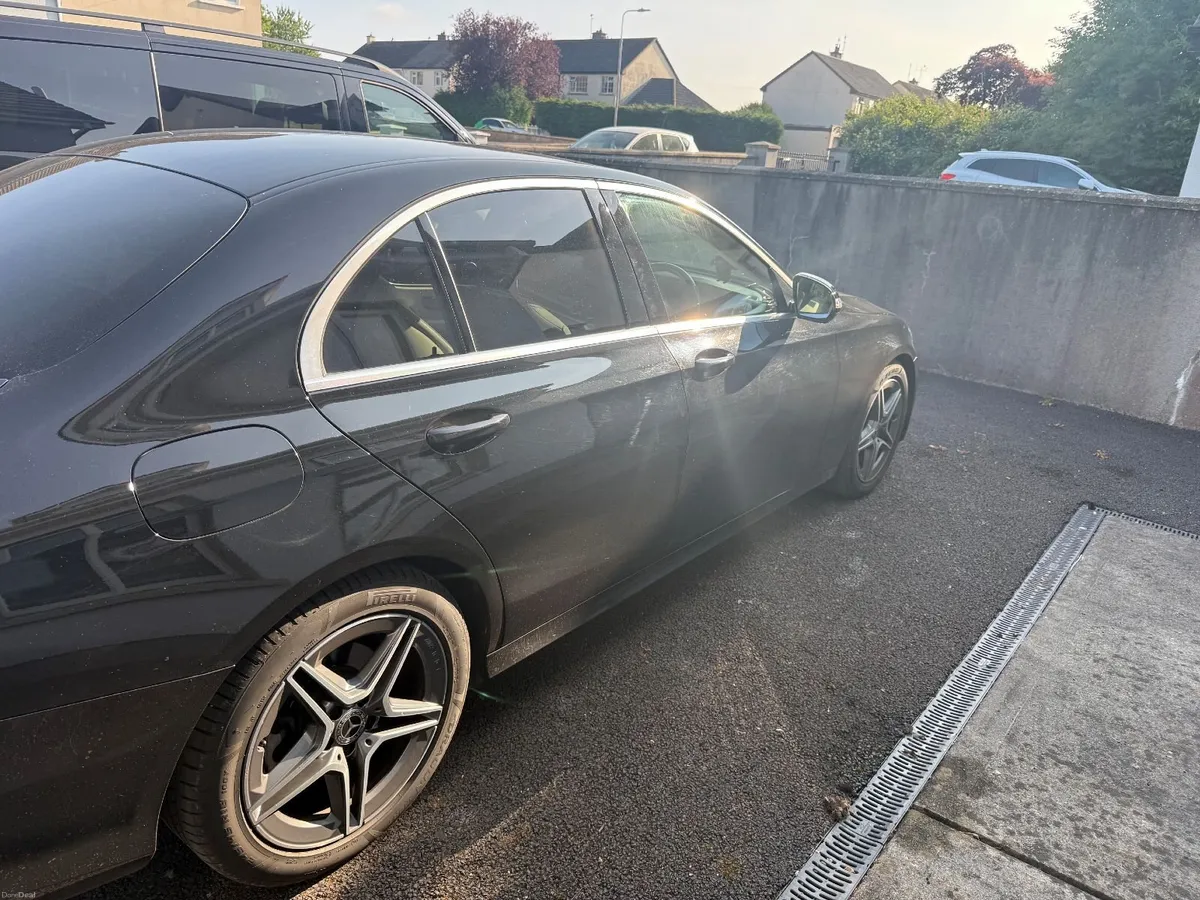 Mercedes-Benz E-Class 2022 - Image 2