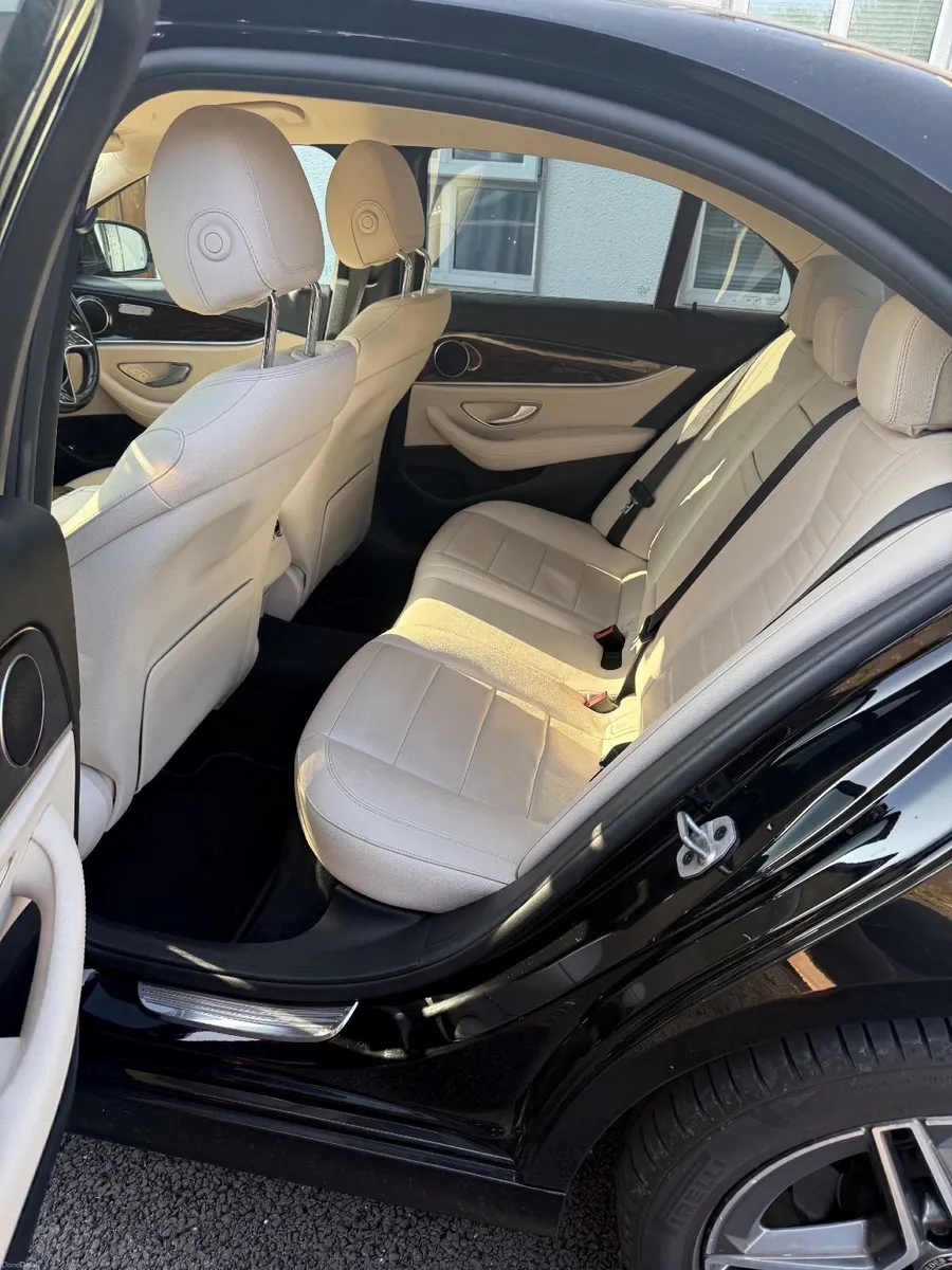 Mercedes-Benz E-Class 2022 - Image 4