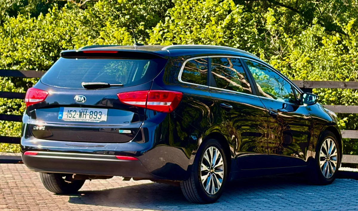Kia Ceed 2015 xe high spec in immaculate condition - Image 3