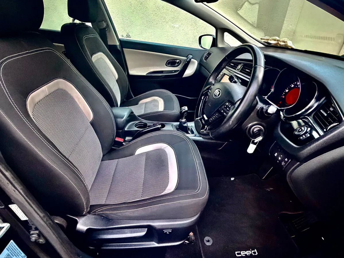Kia Ceed 2015 xe high spec in immaculate condition - Image 5
