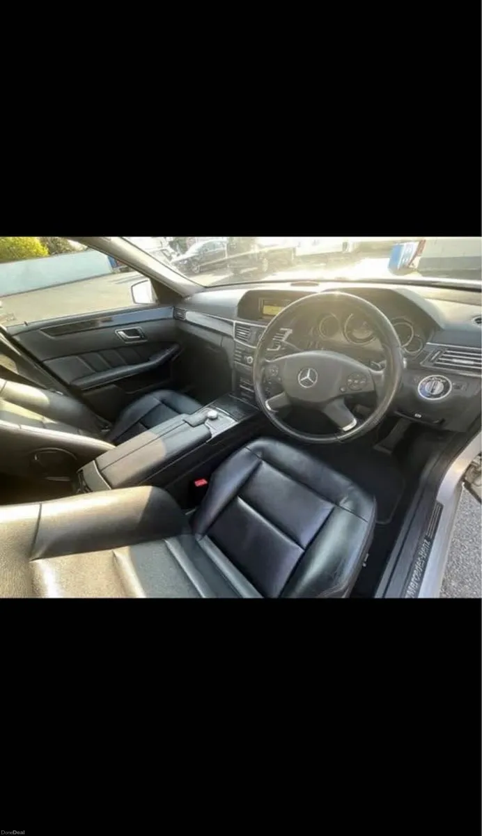 Mercedes-Benz E-Class 2011 - Image 2