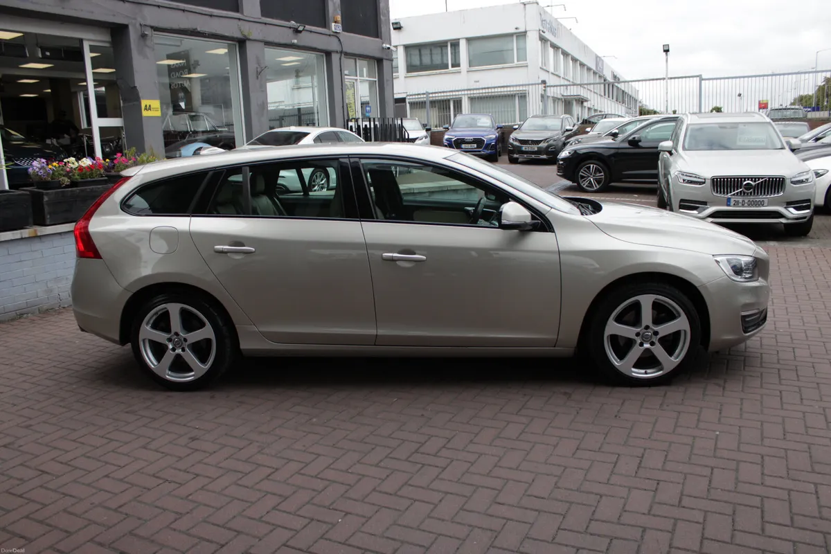 2017 VOLVO V60 D4 2.0 5DR ESTATE AUTOMATIC - Image 3