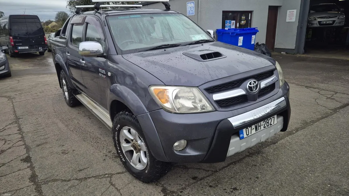Toyota Hilux - Image 2