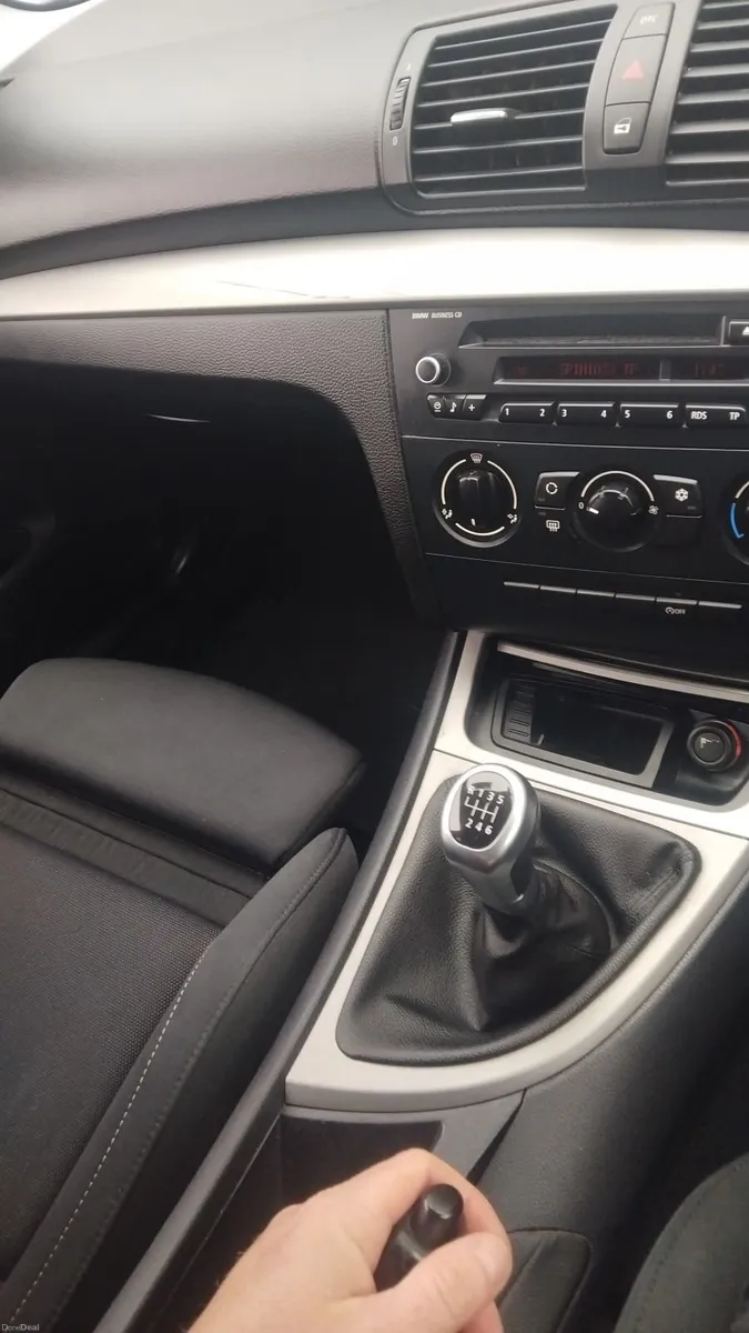 BMW 1-Series 2011 - Image 4