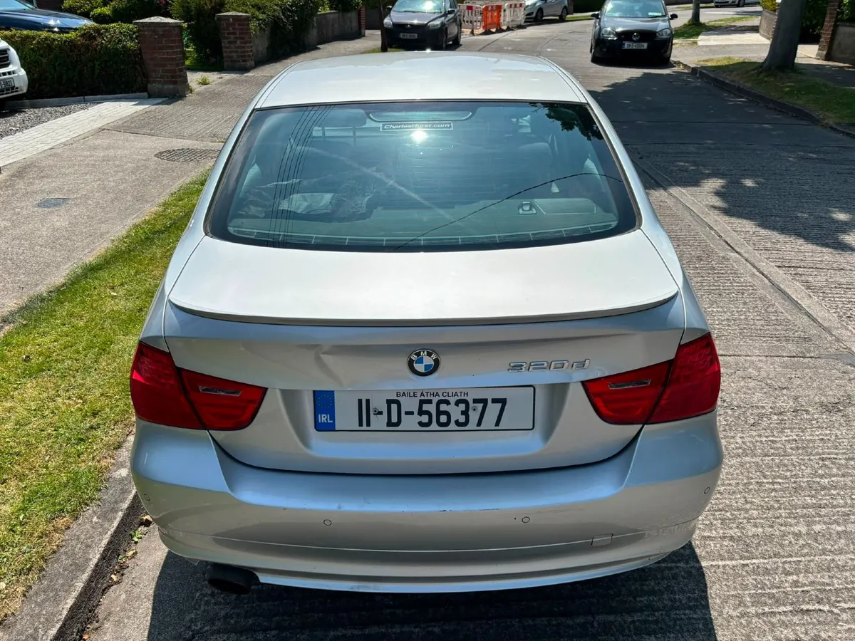 BMW 3-Series 2011 - Image 4