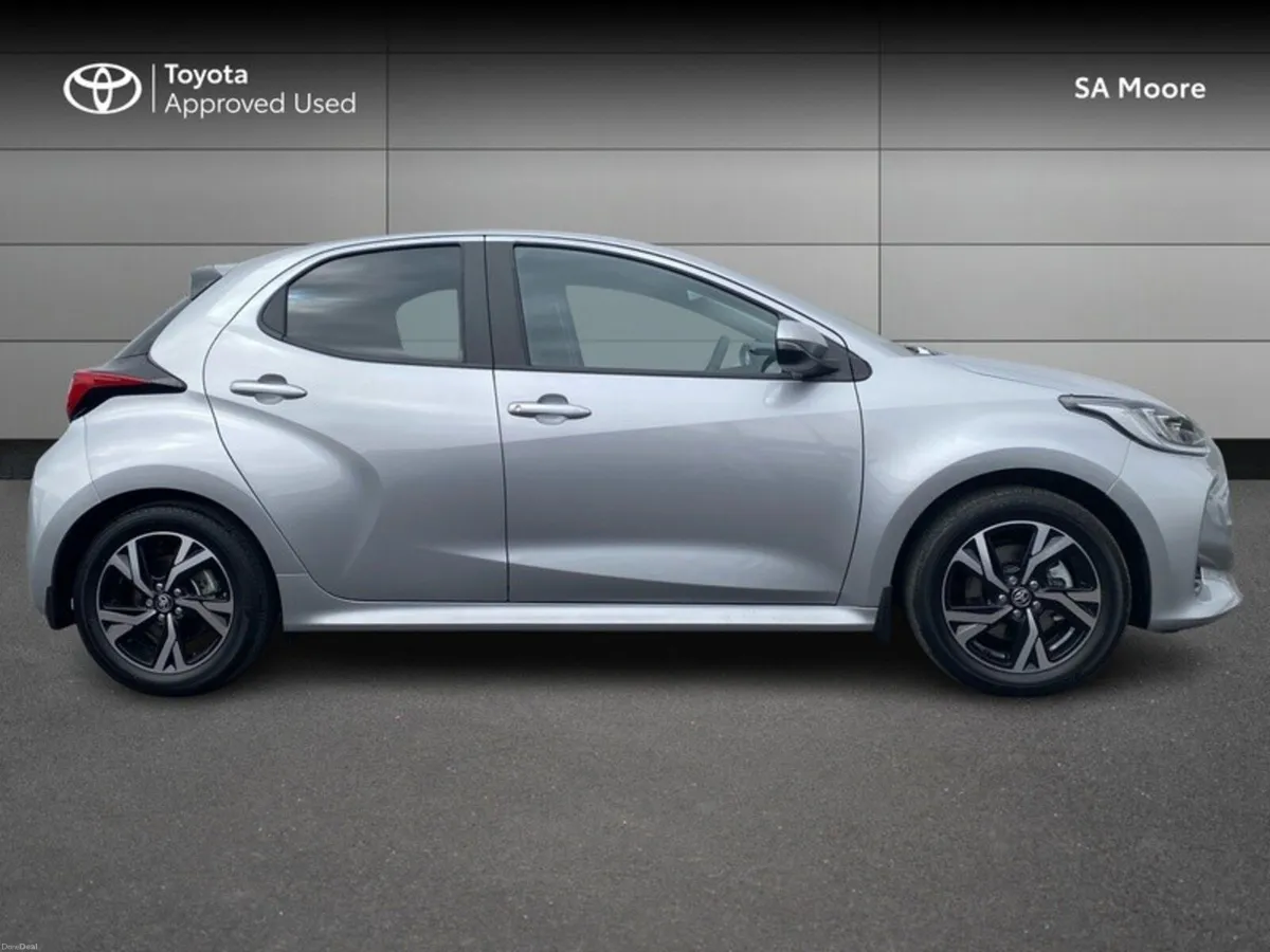 Toyota Yaris HYBRID LUNA SPORT - Image 3