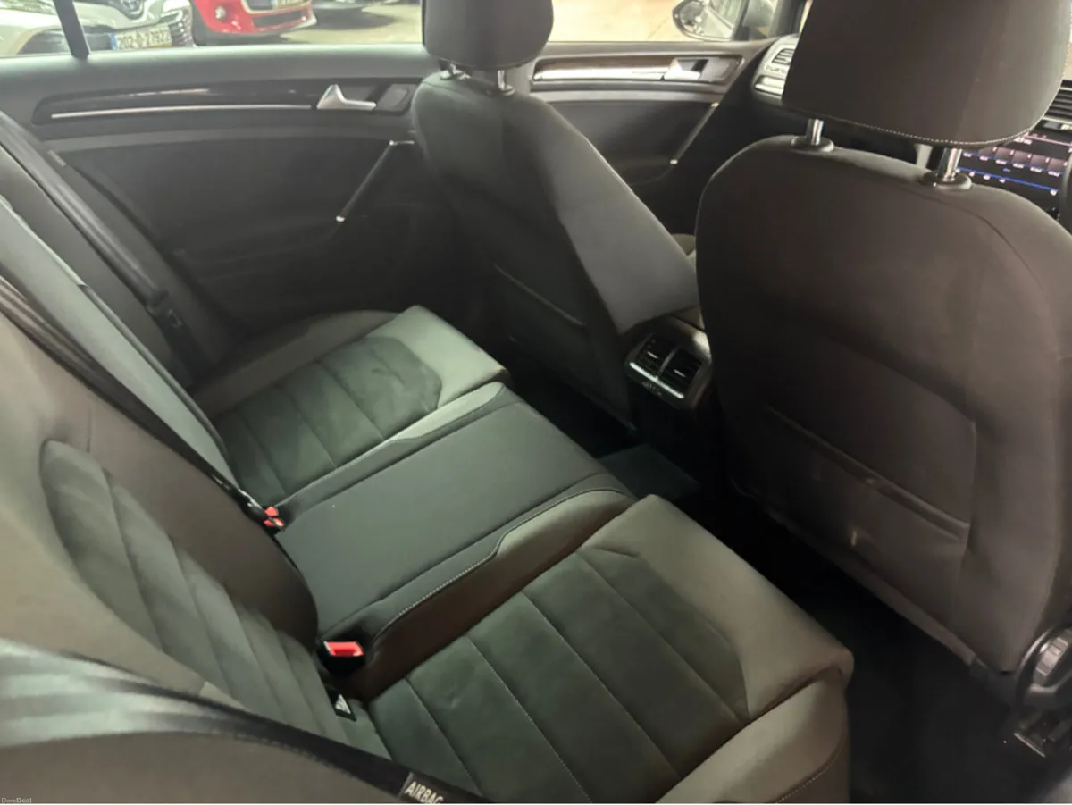 Volkswagen Golf Automatic Hi Line only 46000 kms - Image 3