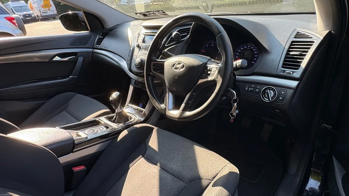 Hyundai i40 2014 for sale in excellent condition - Image 6