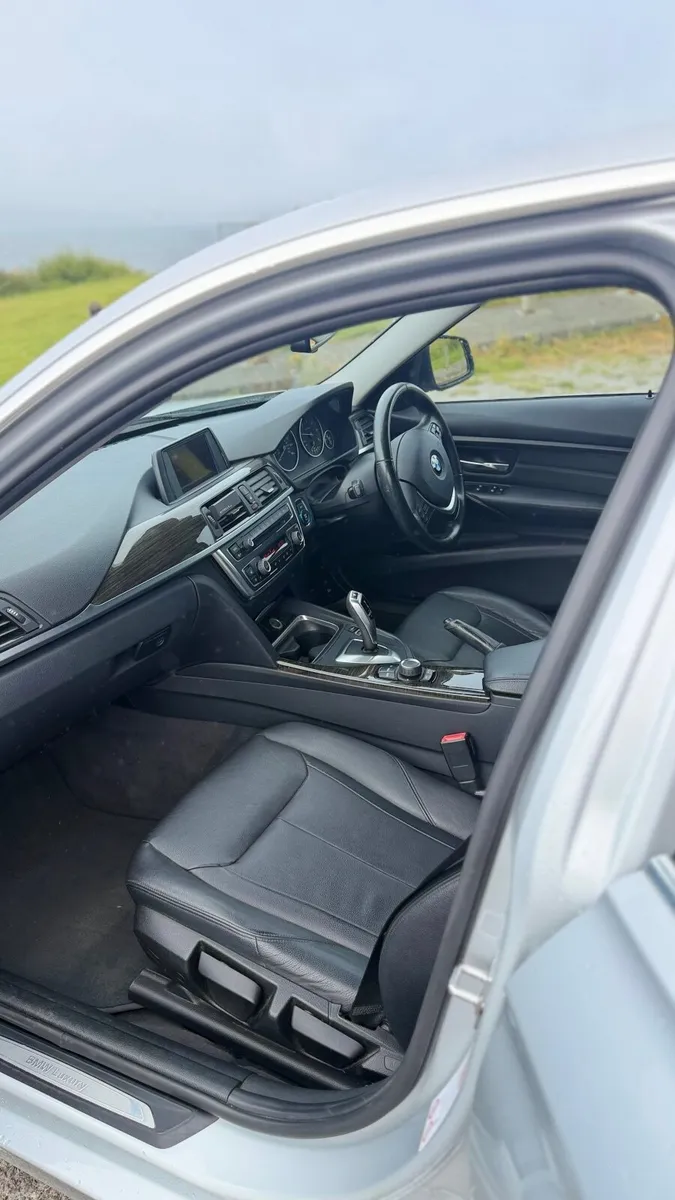BMW 3-Series 2012 - Image 2