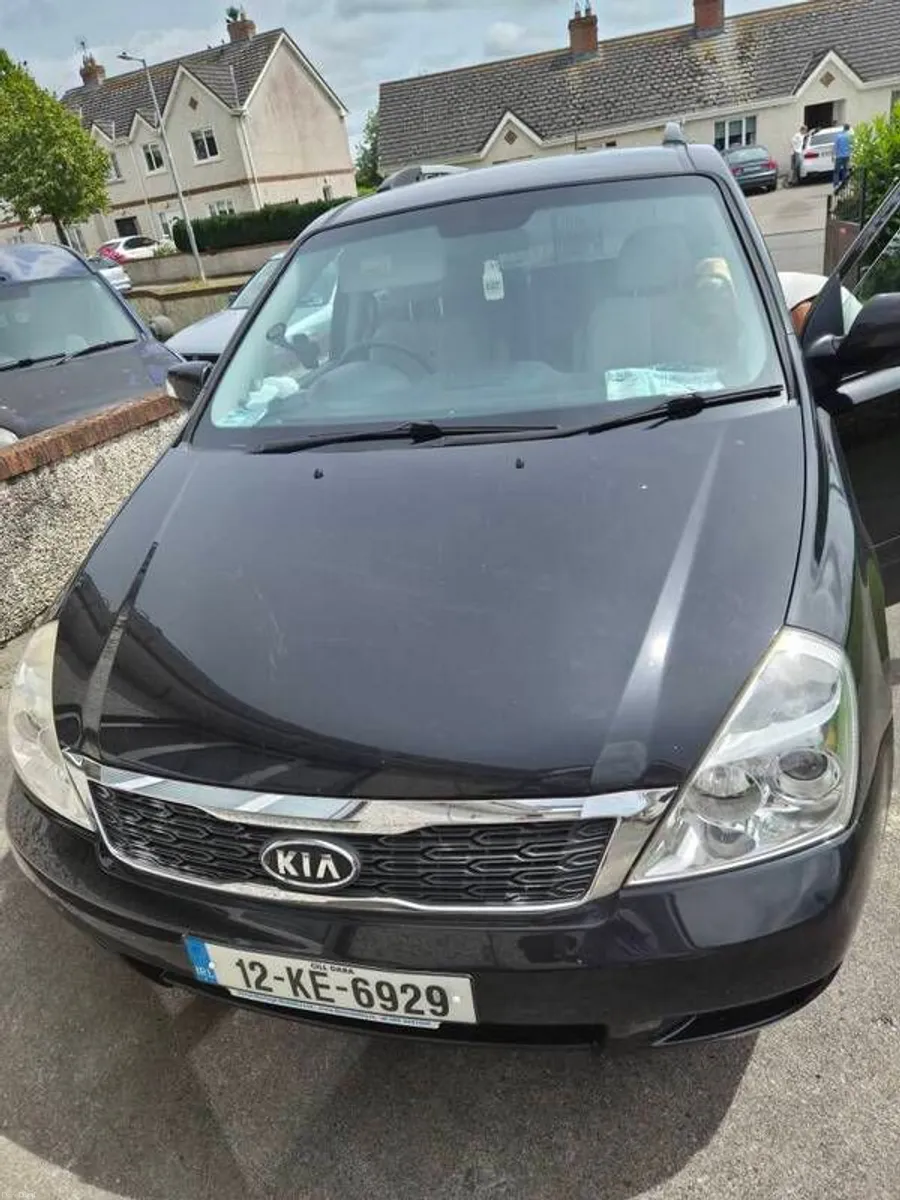 2012 Kia Sedona - Image 1