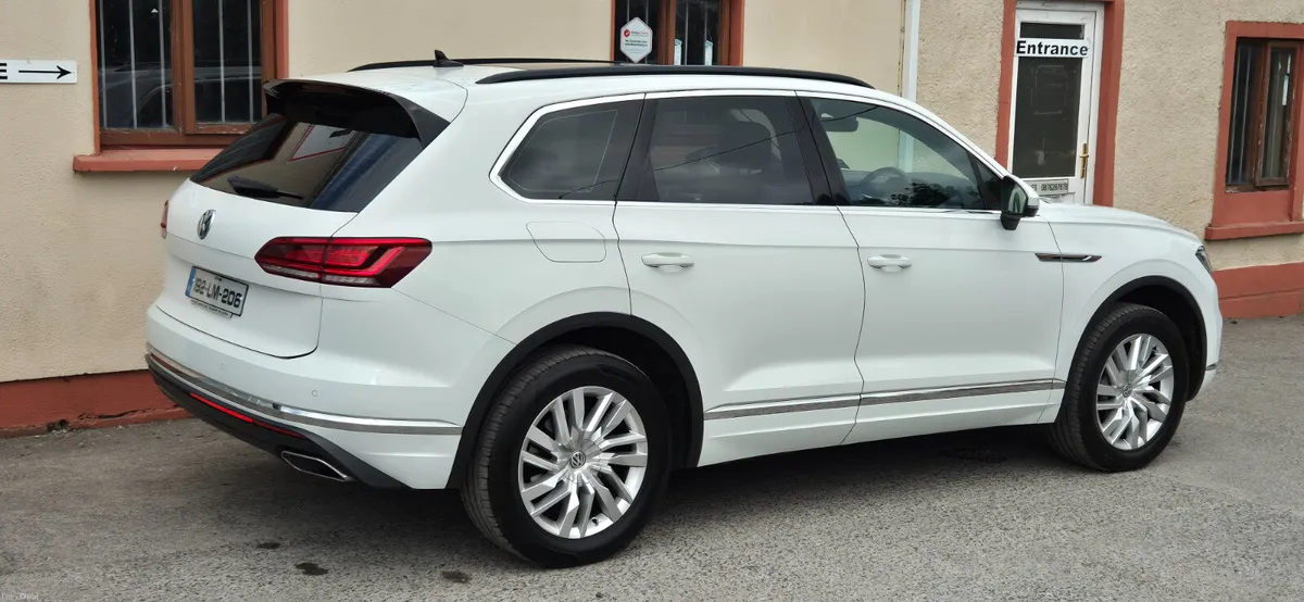 Volkswagen Touareg 2019 Passenger - Image 3