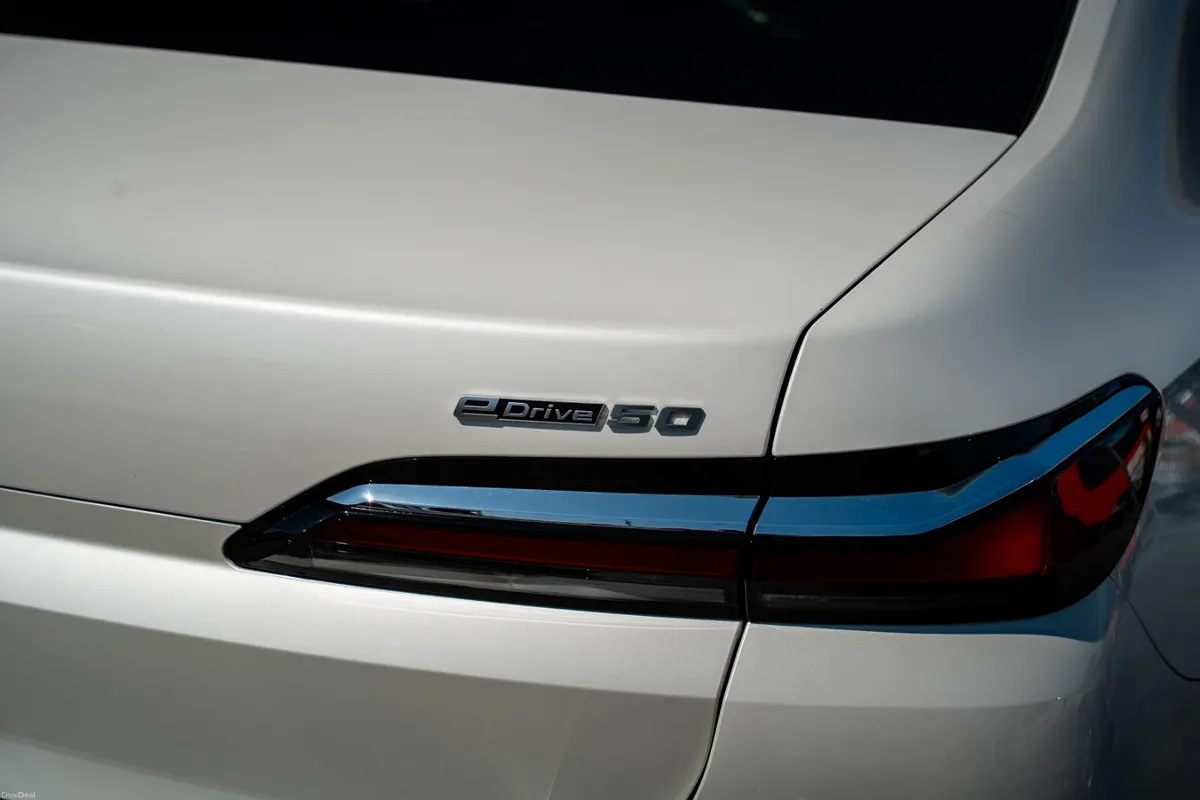 2025 - BMW  i7 - Image 5