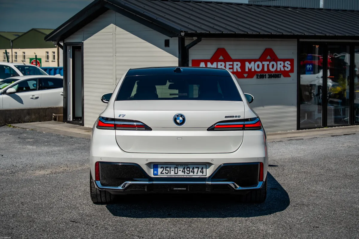 2025 - BMW  i7 - Image 4