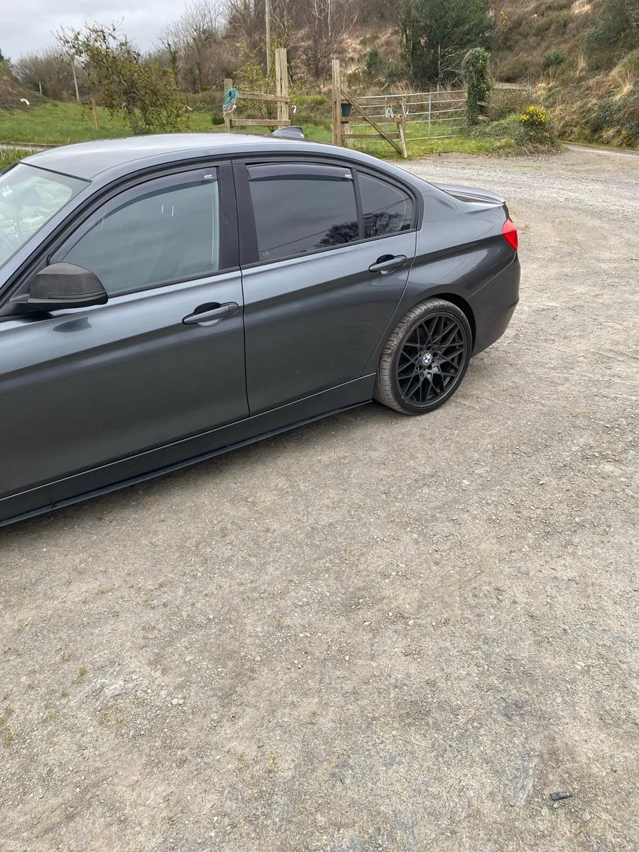 BMW 320 - Image 4