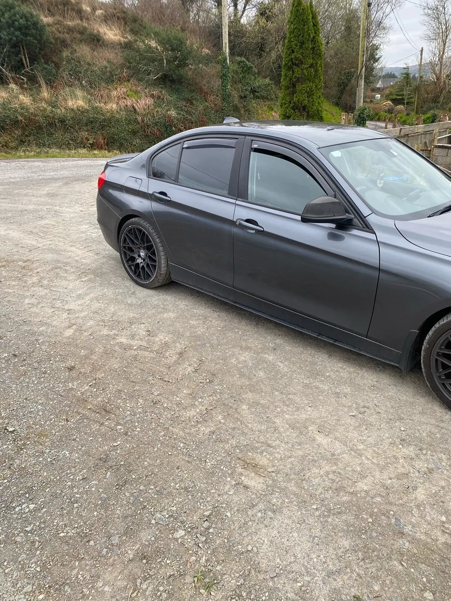 BMW 320 - Image 6