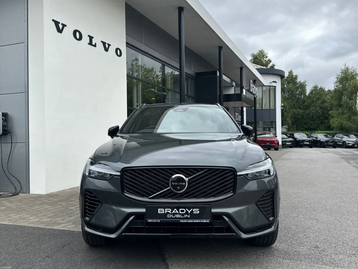 Volvo XC60 XC60 T6 Plus Dark AWD PHEV--Panoramic R - Image 2
