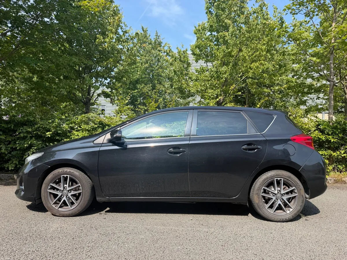 Toyota Auris great service history - Image 3