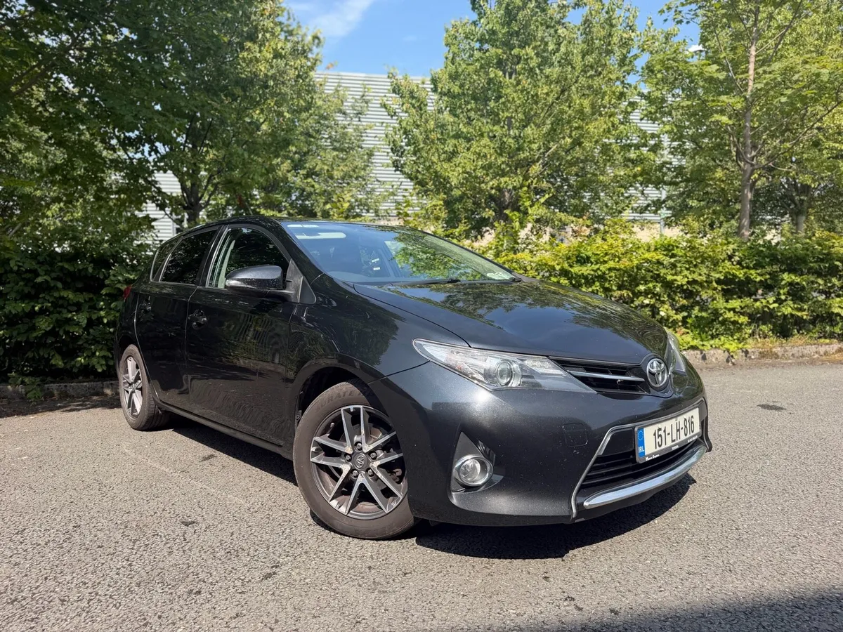 Toyota Auris great service history - Image 2