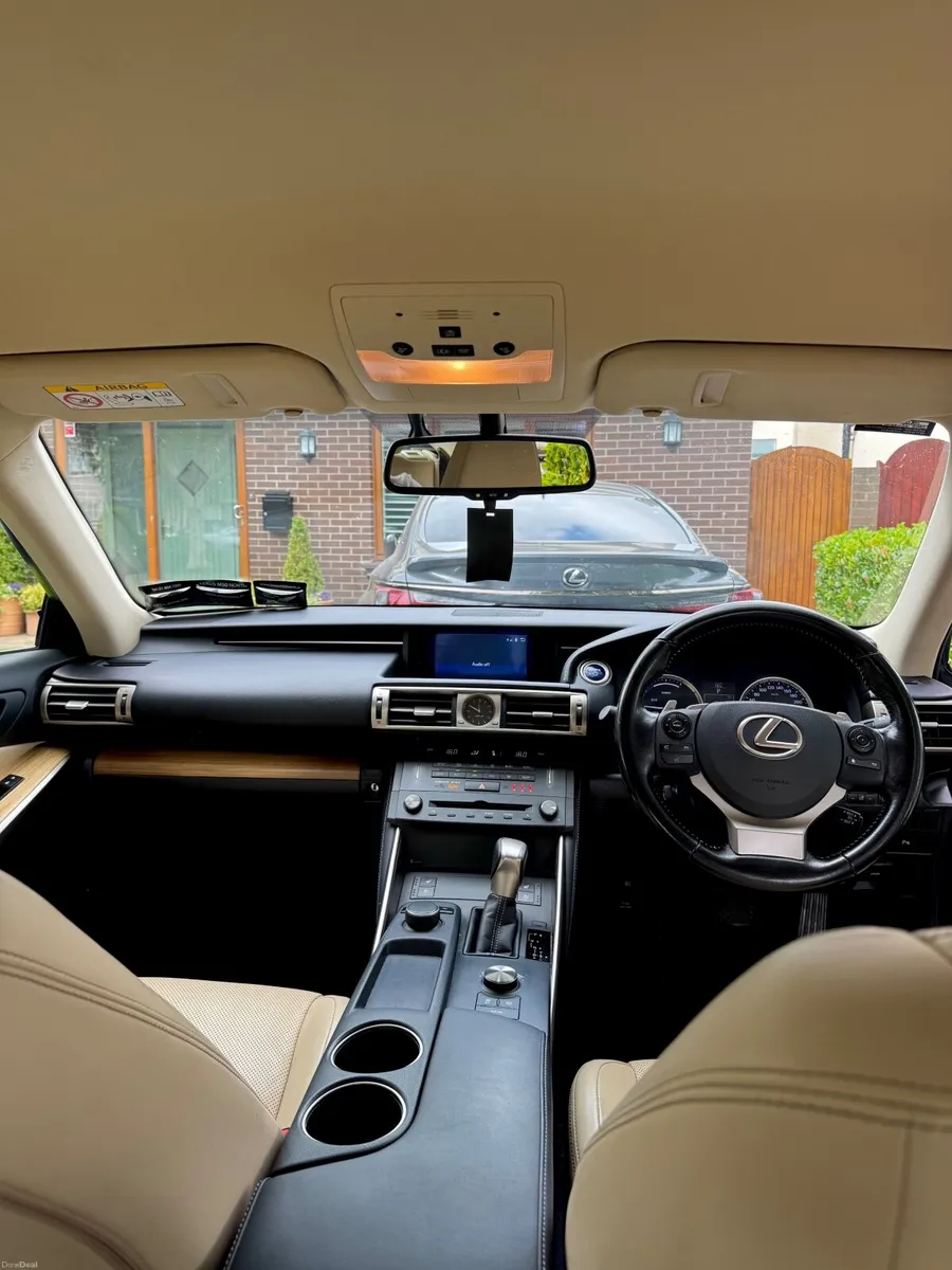 2016 Lexus IS 300h  2.5L Petrol * LOW MILAGE 90km* - Image 6