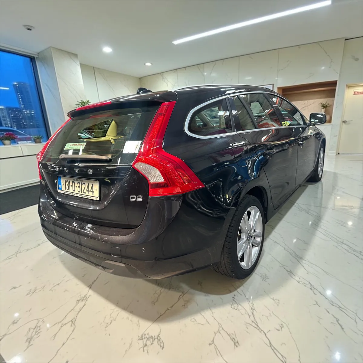 2013  Volvo V60 1.6 D2 115PS DRIVE SE LUX - Image 4