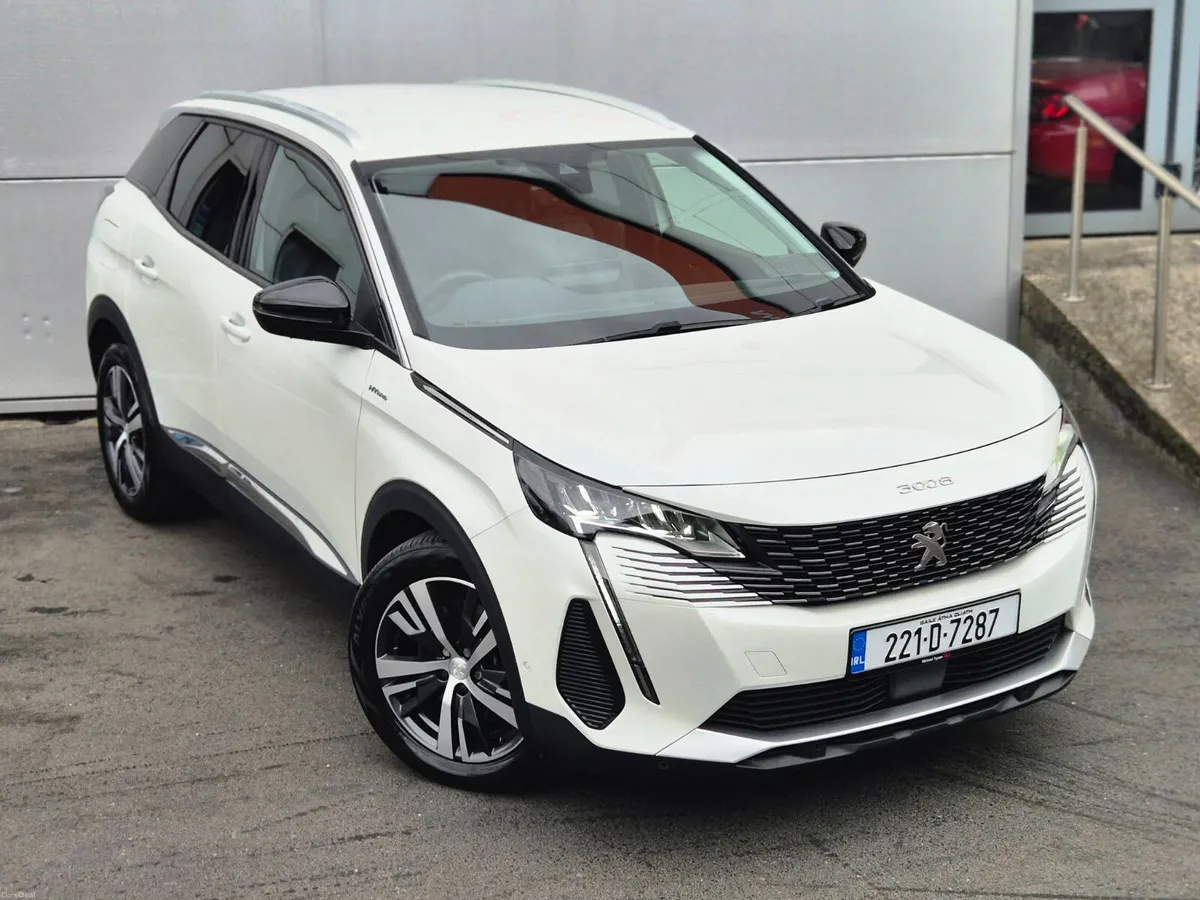 2022 Peugeot 3008 Allure PHEV, 18" Alloys - Image 3