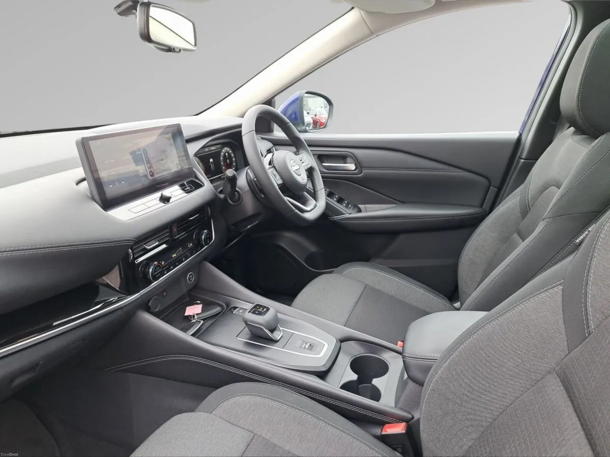 Nissan Qashqai 1.3 SV PREMIUM CVT €3000 Scrappage - Image 4