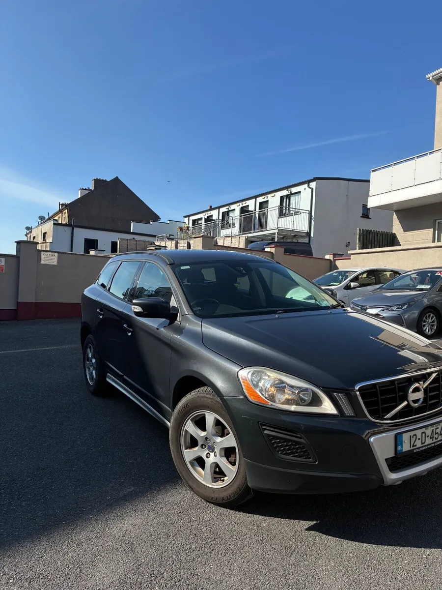 Volvo XC60 2012 - Image 2