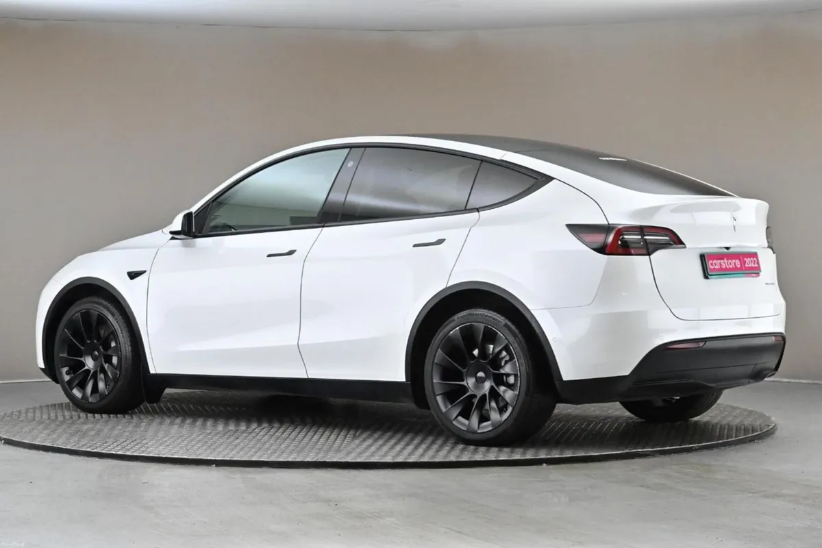 Tesla Model Y LONG RANGE AWD DUAL MOTOR - Image 6