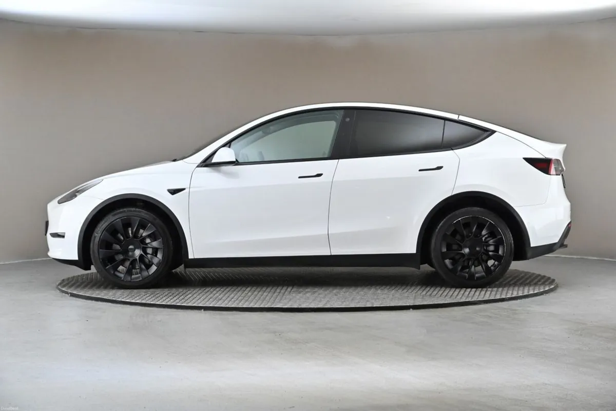 Tesla Model Y LONG RANGE AWD DUAL MOTOR - Image 5