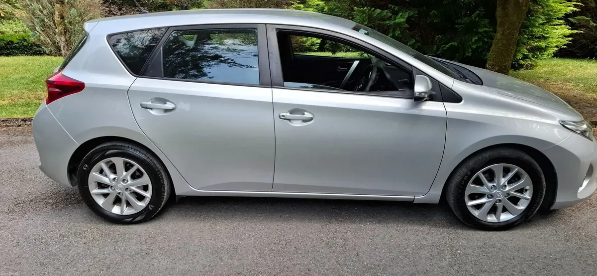 14 Toyota Auris , FSH, Spotless  ,LOW KMS - Image 3