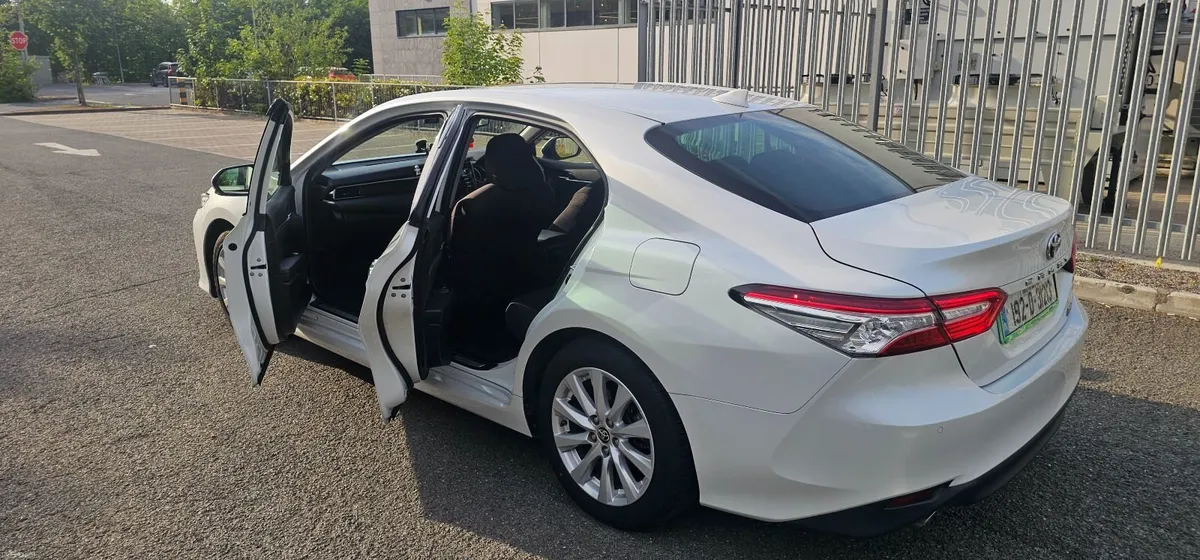 Toyota Camry 2019 - Image 5