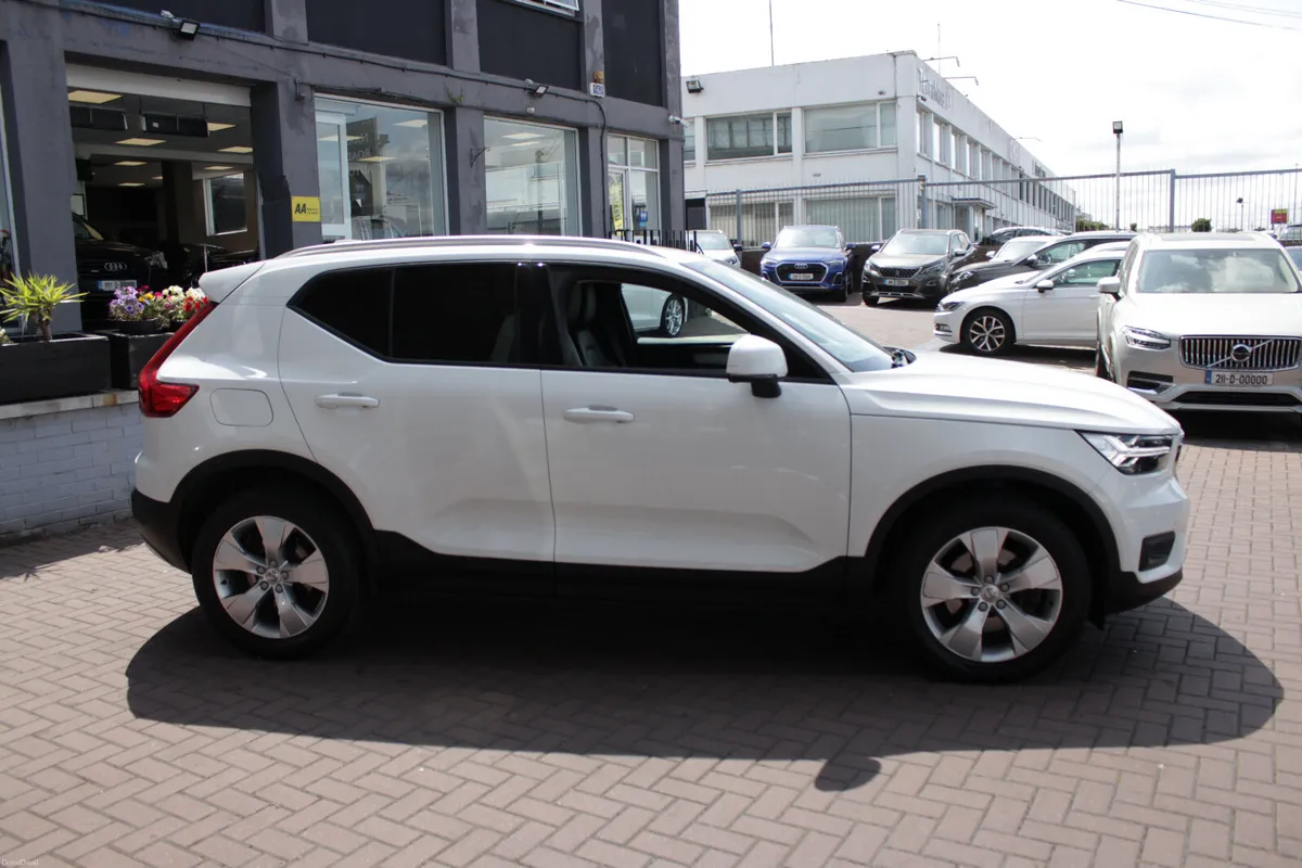 2018 VOLVO XC40 D4 AWD AUTO MOMENTUM - Image 3