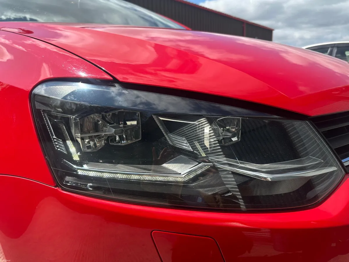 2016 Polo 1.2 TSI **RARE SPEC** SUNROOF ** - Image 2