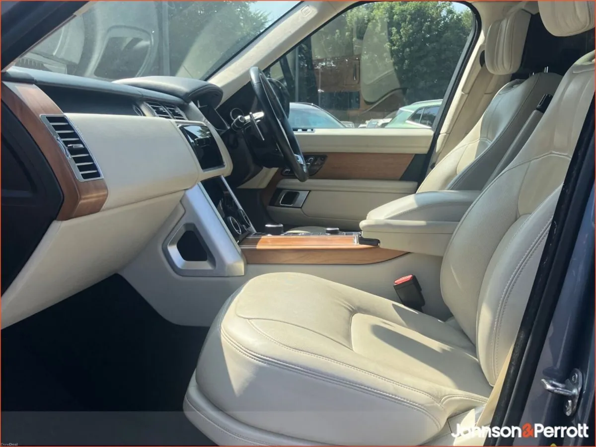 Land Rover Range Rover 2.0 I4 PHEV 404 PS Vogue - Image 3