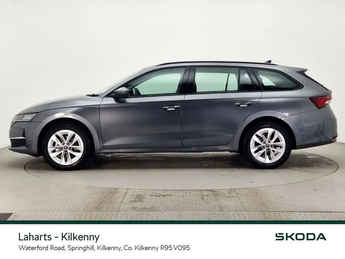 Skoda Octavia COMBI HUGE SAVING FROM NEW EX DEMO S - Image 6