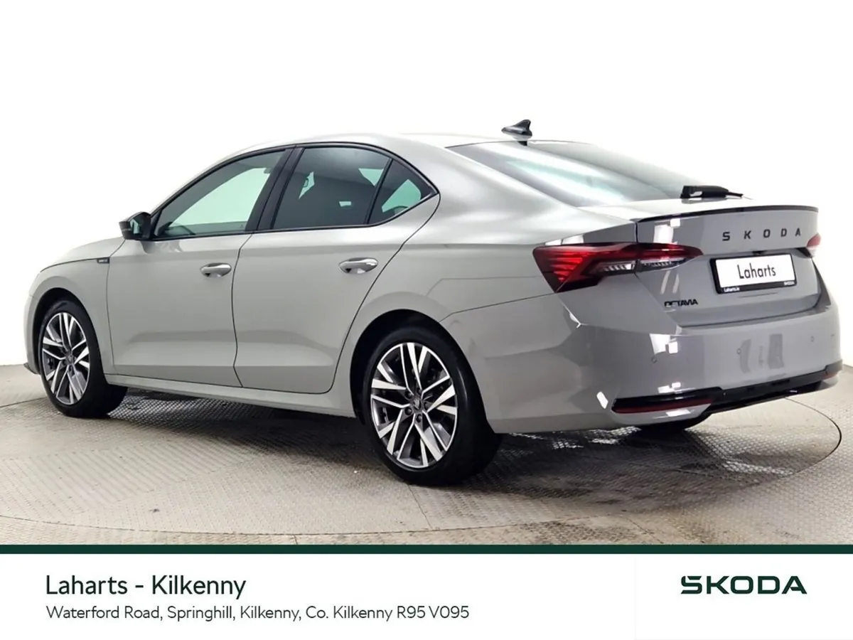 Skoda Octavia SPORTLINE EX DEMO HUGE SAVING 2.0TDI - Image 4