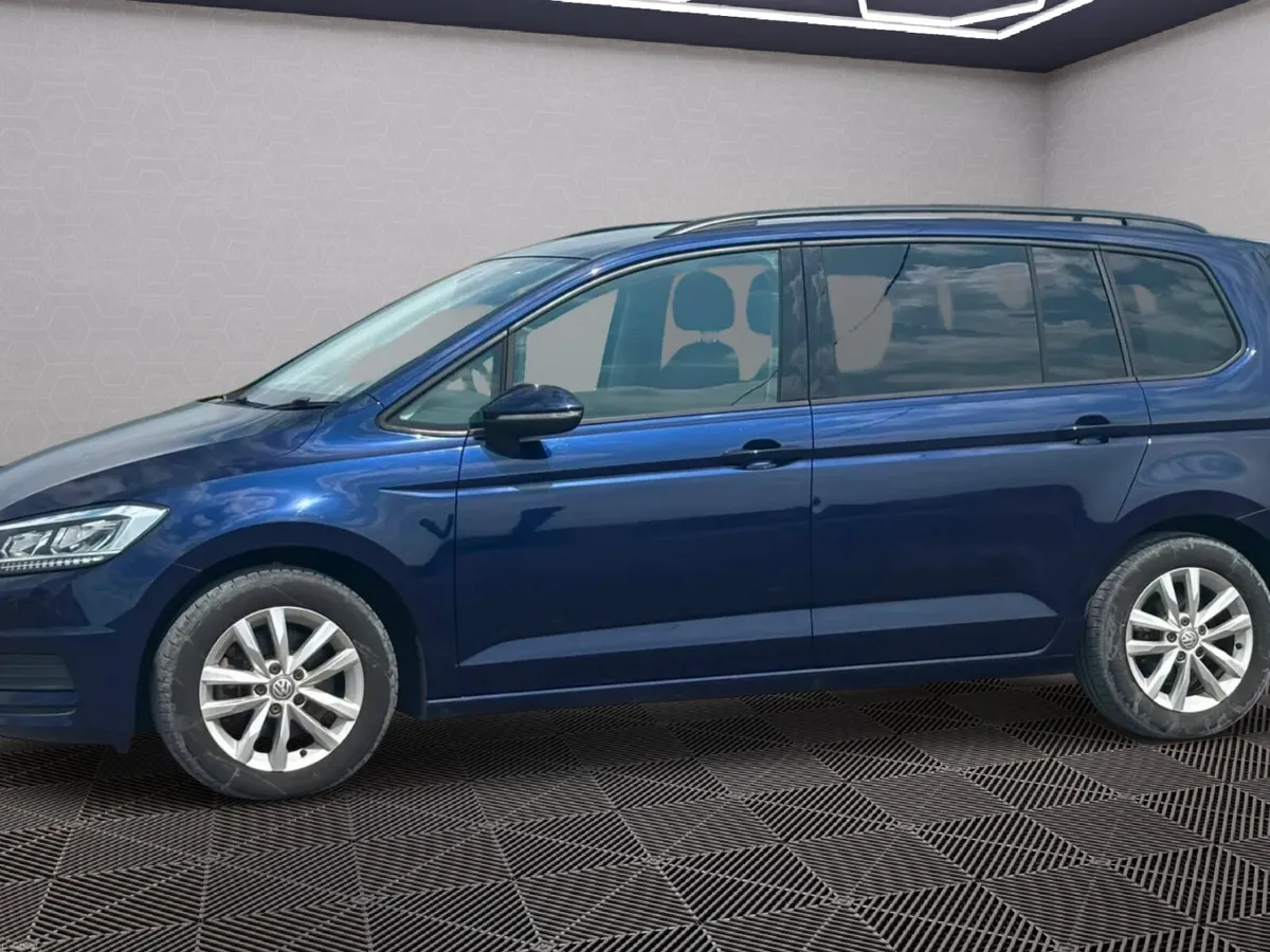 Volkswagen Touran 7-Seater Automatic - Image 5