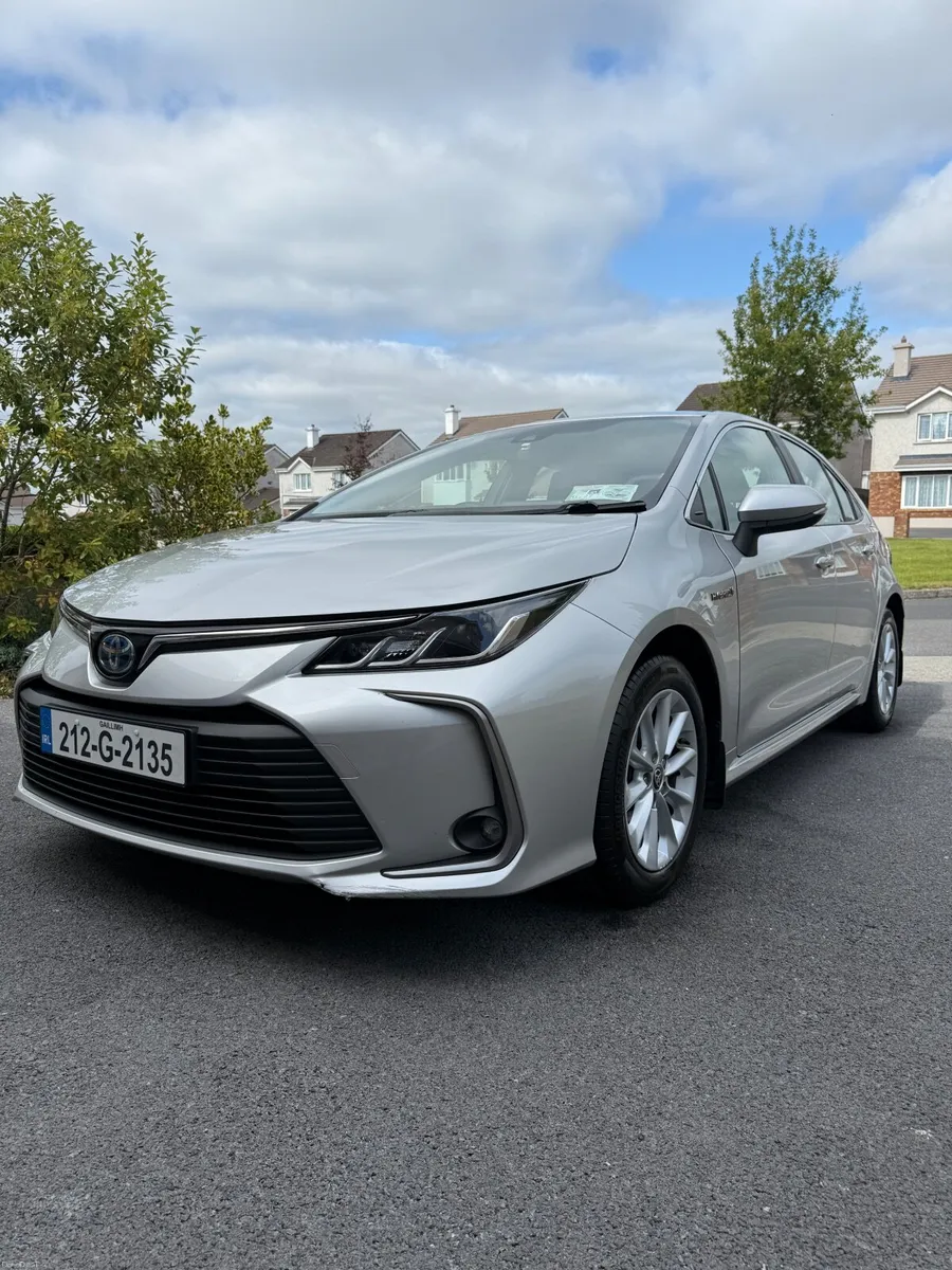 2021 Toyota Corolla Hybrid Luna Saloon - Image 5