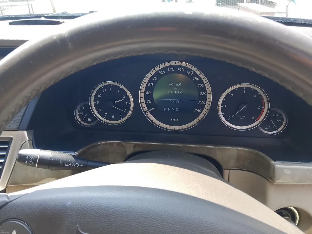Mercedes-Benz E-Class 2011 - Image 3