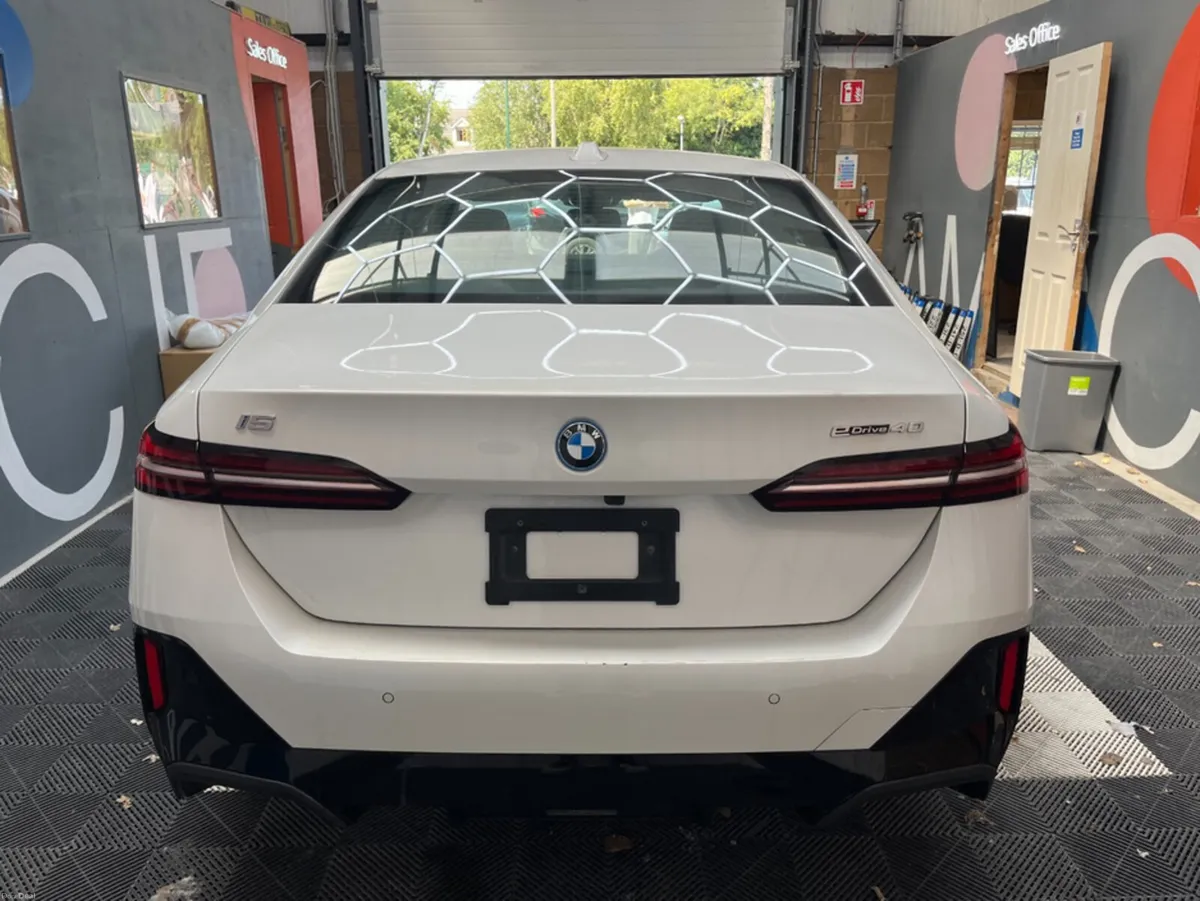 BMW i5 2024 BMW I5 EDRIVE40 M-SPORT AUTOMATIC / CR - Image 3