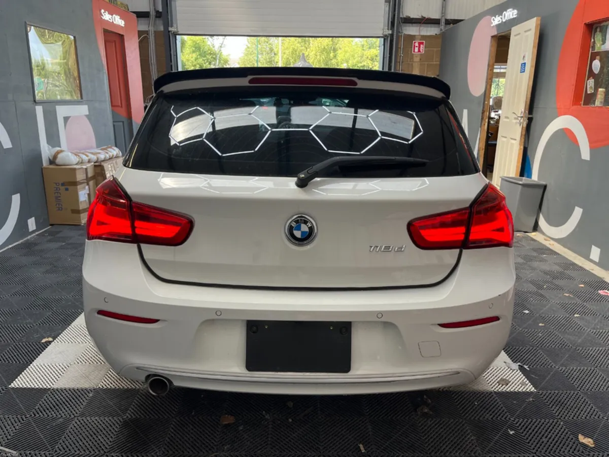 BMW 1-Series 2017 BMW 118D STYLE 2.0 AUTOMATIC / C - Image 3