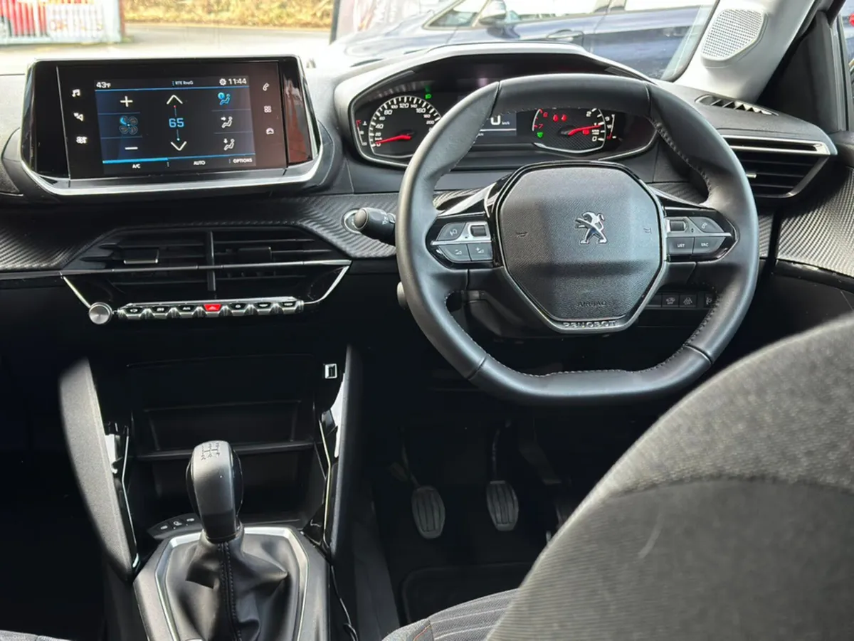 Peugeot 208 ACTIVE 1.2 5DR - LIKE BRAND NEW - Image 3