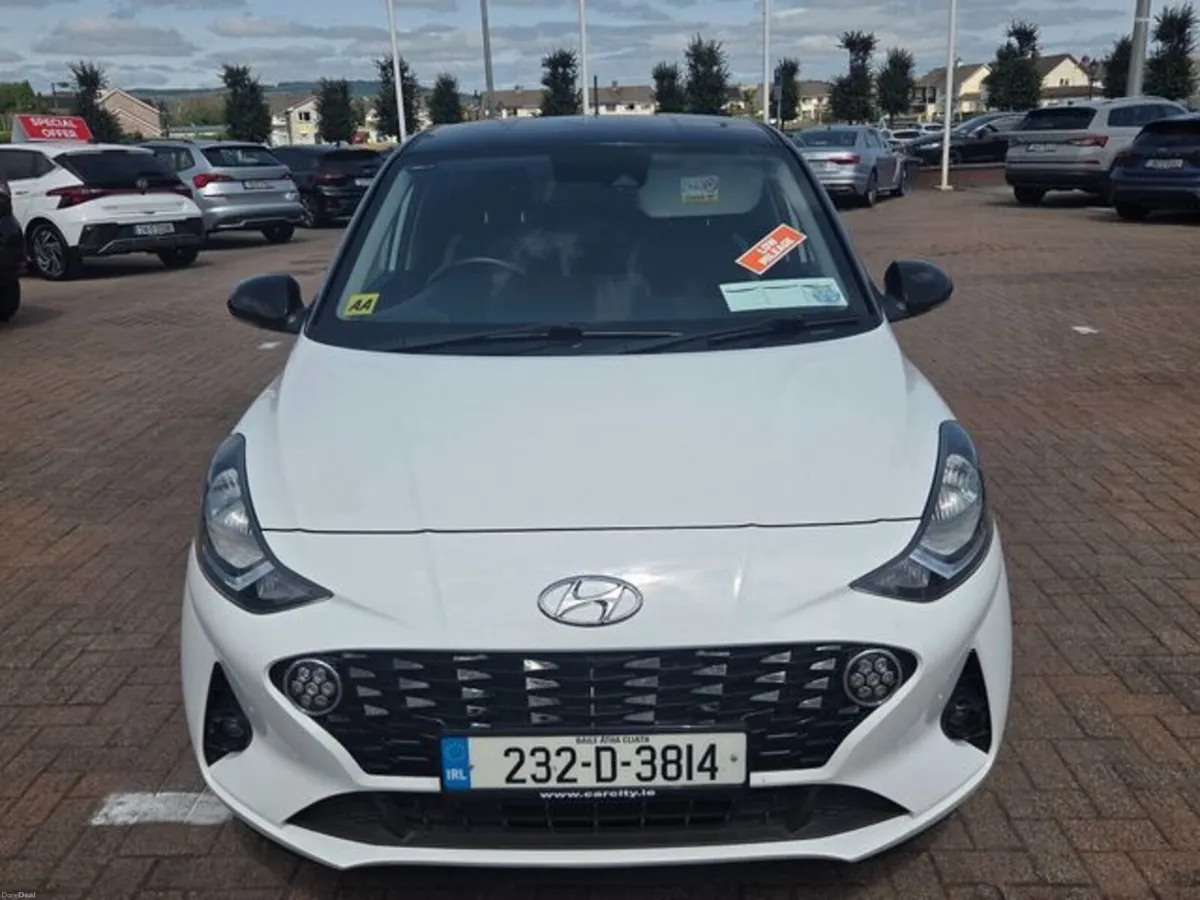 Hyundai i10 Deluxe Plus 2tone 5DR - Image 2