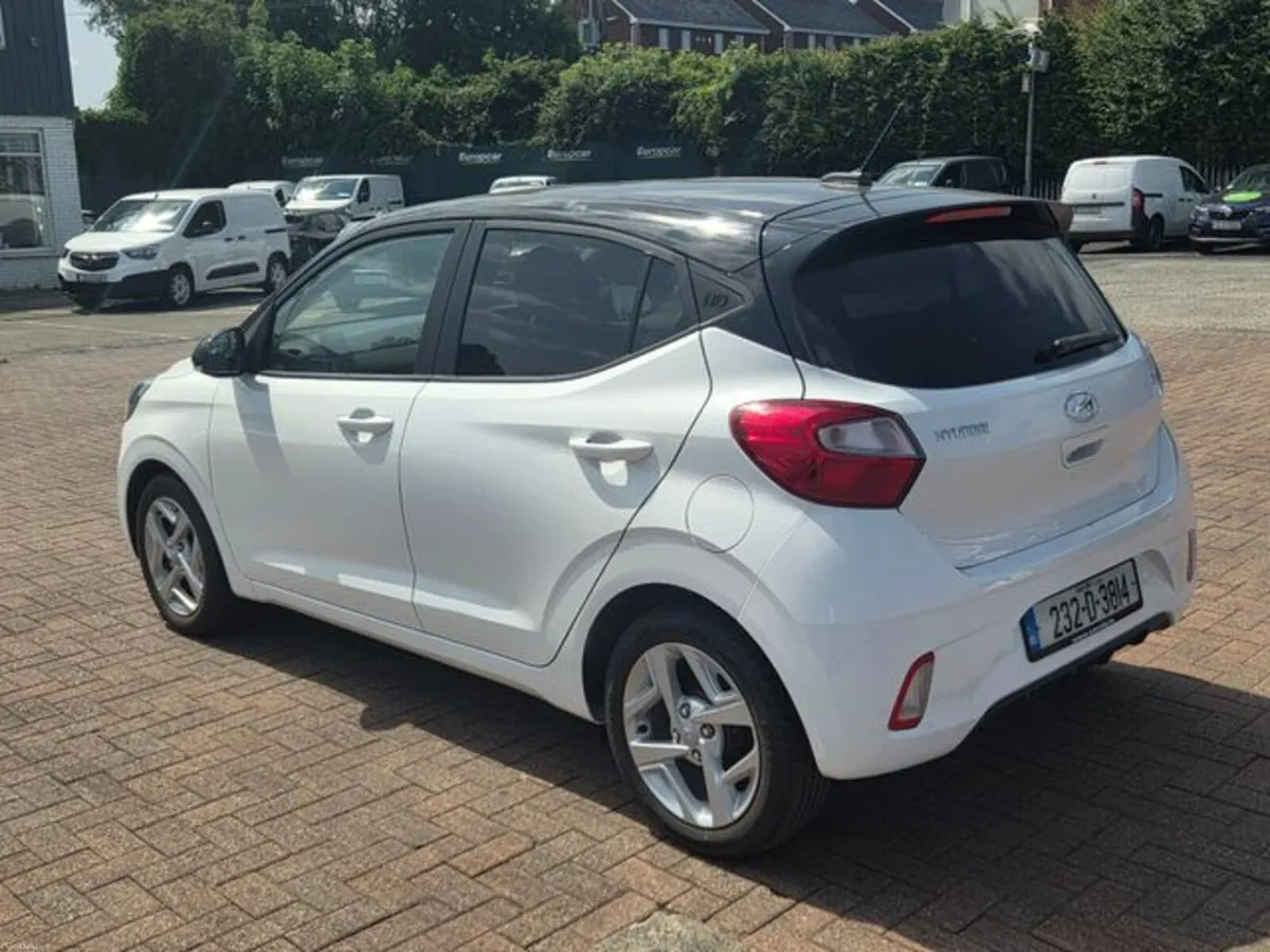 Hyundai i10 Deluxe Plus 2tone 5DR - Image 6