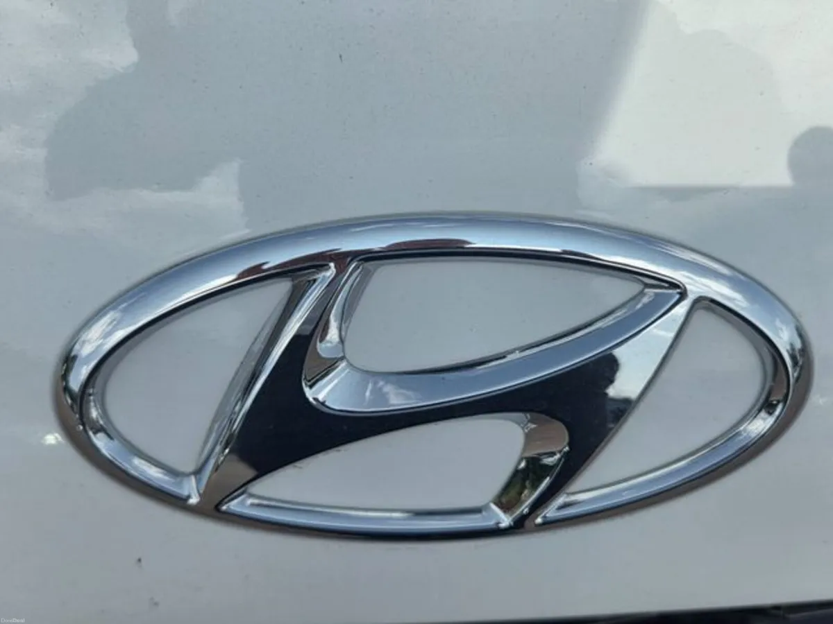 Hyundai i10 Deluxe Plus 2tone 5DR - Image 5